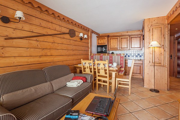 another picture of L'Ecrin des Neiges Tignes living and dining area