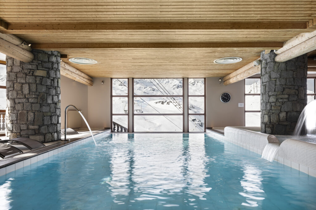 Image of the indoor swimming pool overlooking the mountain at Les Balcons de Val Thorens