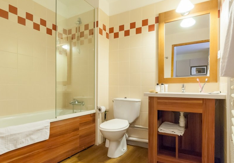 An image of one of the bathrooms