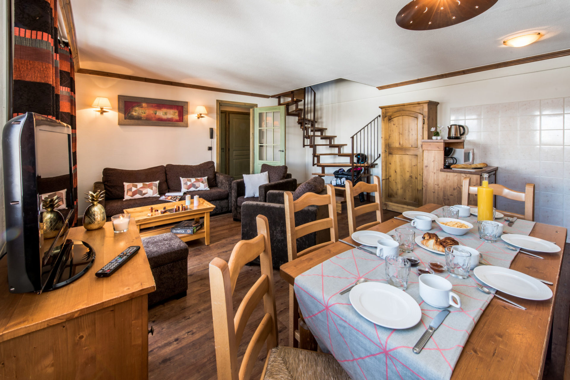 A living and dining area at Village Montana Tignes