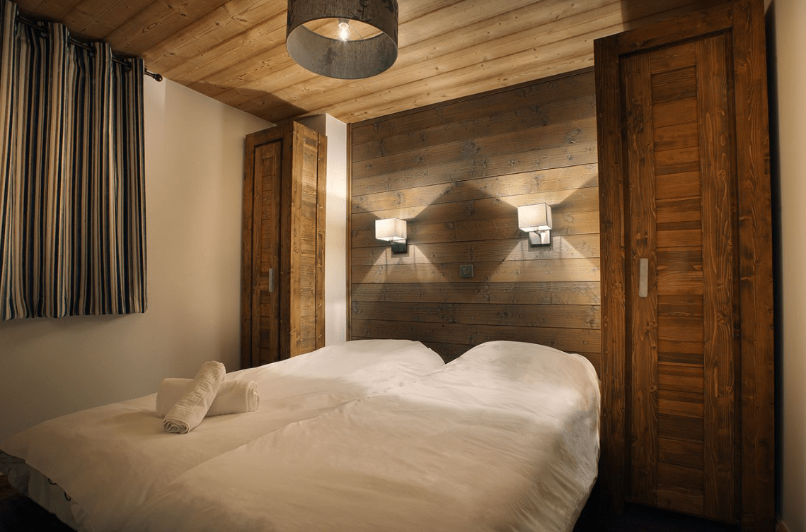 A twin bedroom at Residence Chalet des Neiges Arolles