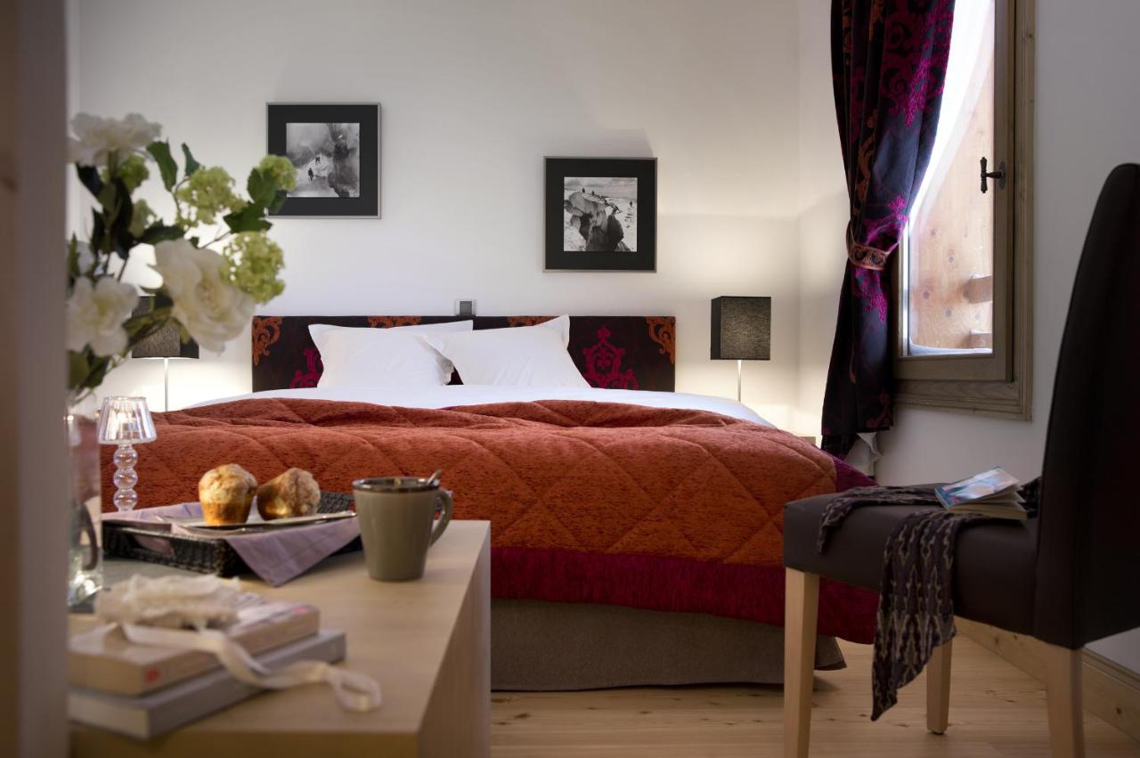 A double bedroom at Le Jhana Tignes
