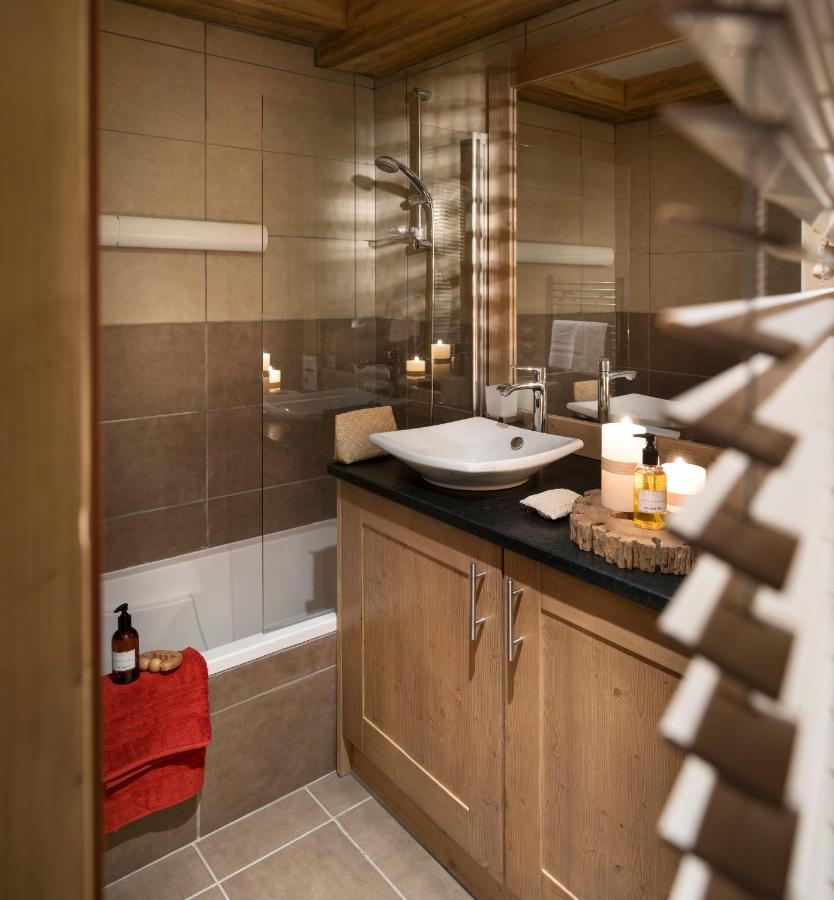 A photo of one of the bathrooms at Le Jhana Tignes