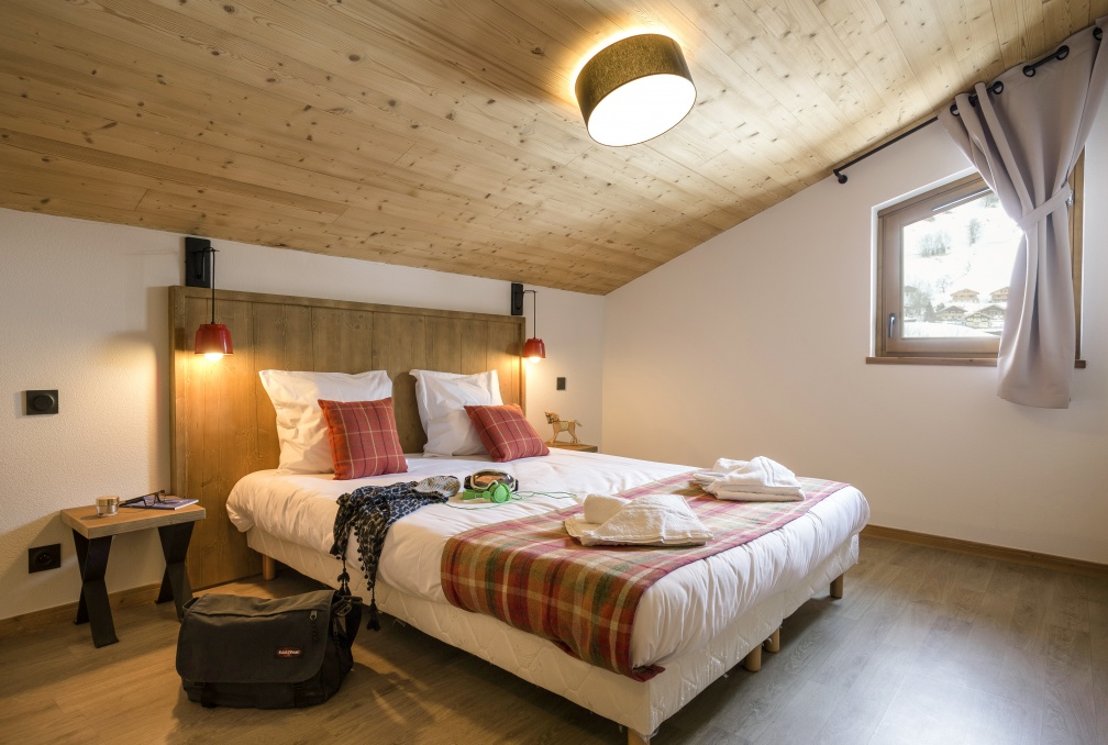 A double bedroom at La Cle des Cimes