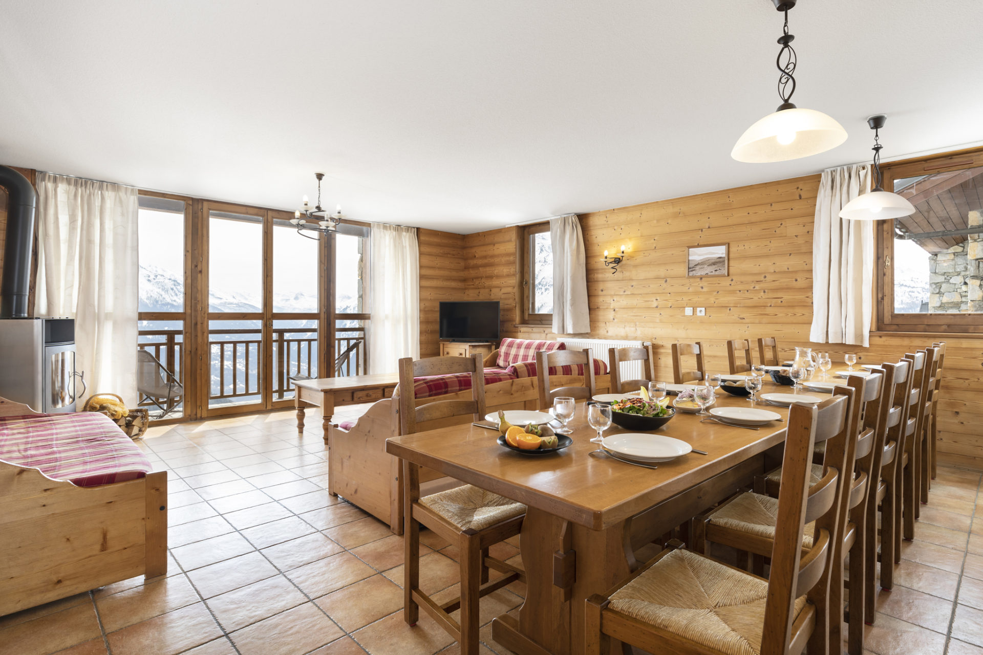 the dining area in an apartment in les balcons de la rosiere