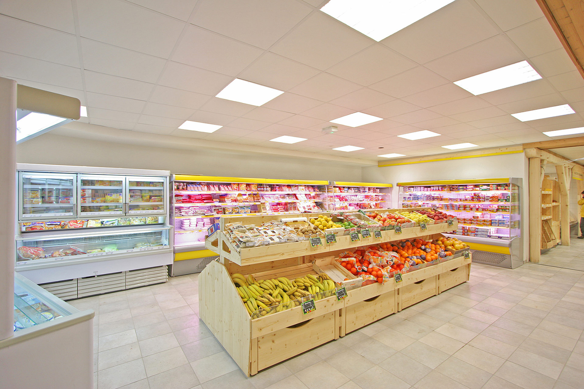 the supermarket within les balcons de la rosiere