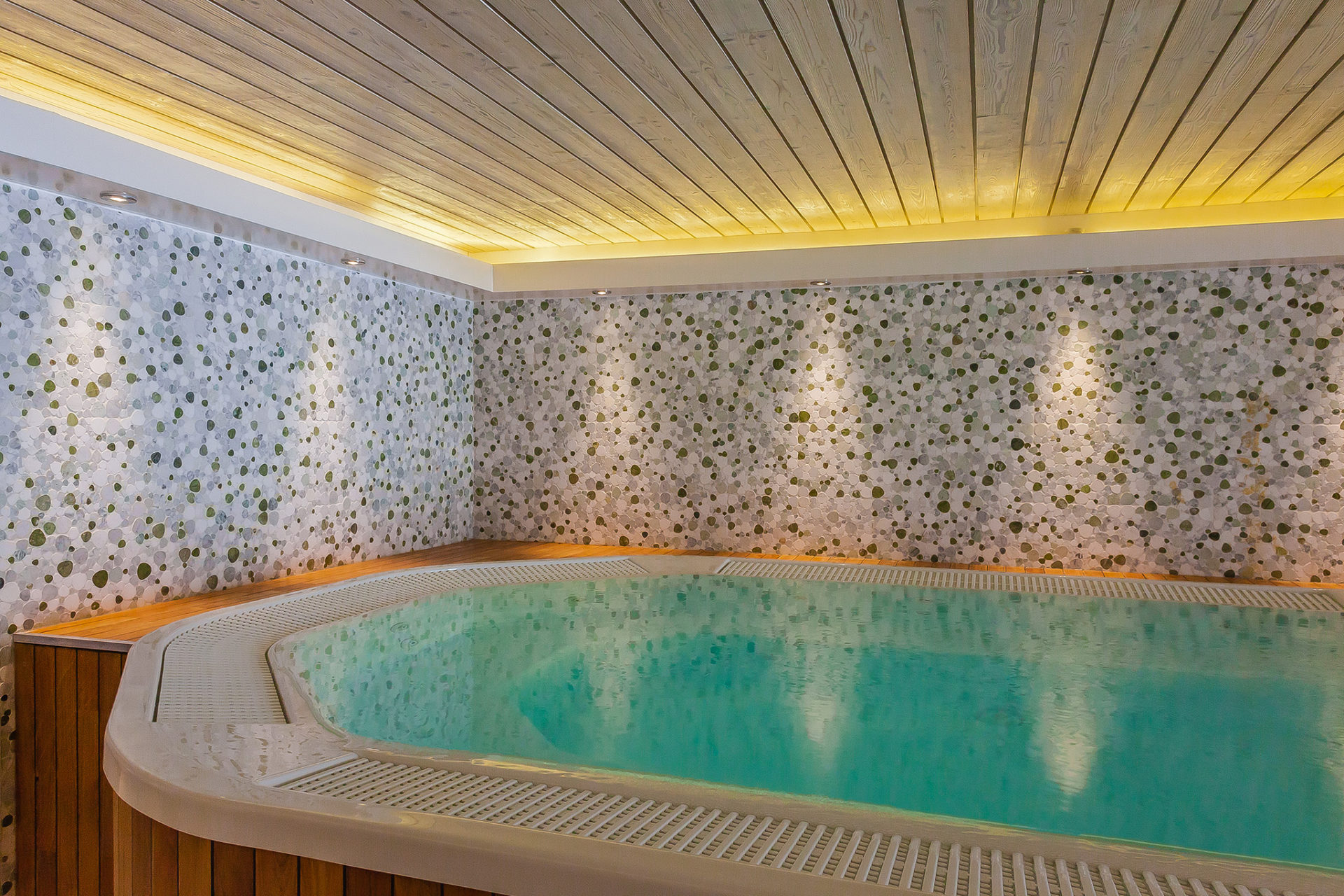 the hot tub in les balcons de la rosiere