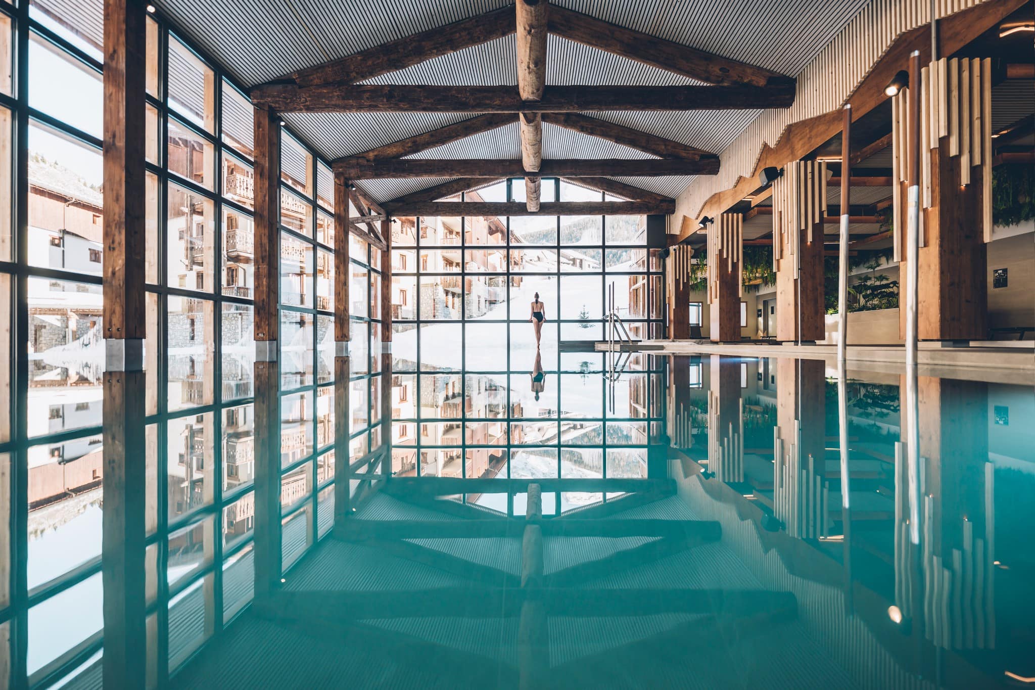 An image of the swimming pool at Les Balcons Platinum Val Cenis
