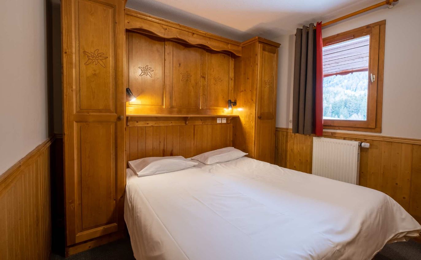 An image of one of the double bedrooms at Les Balcons de Val Cenis