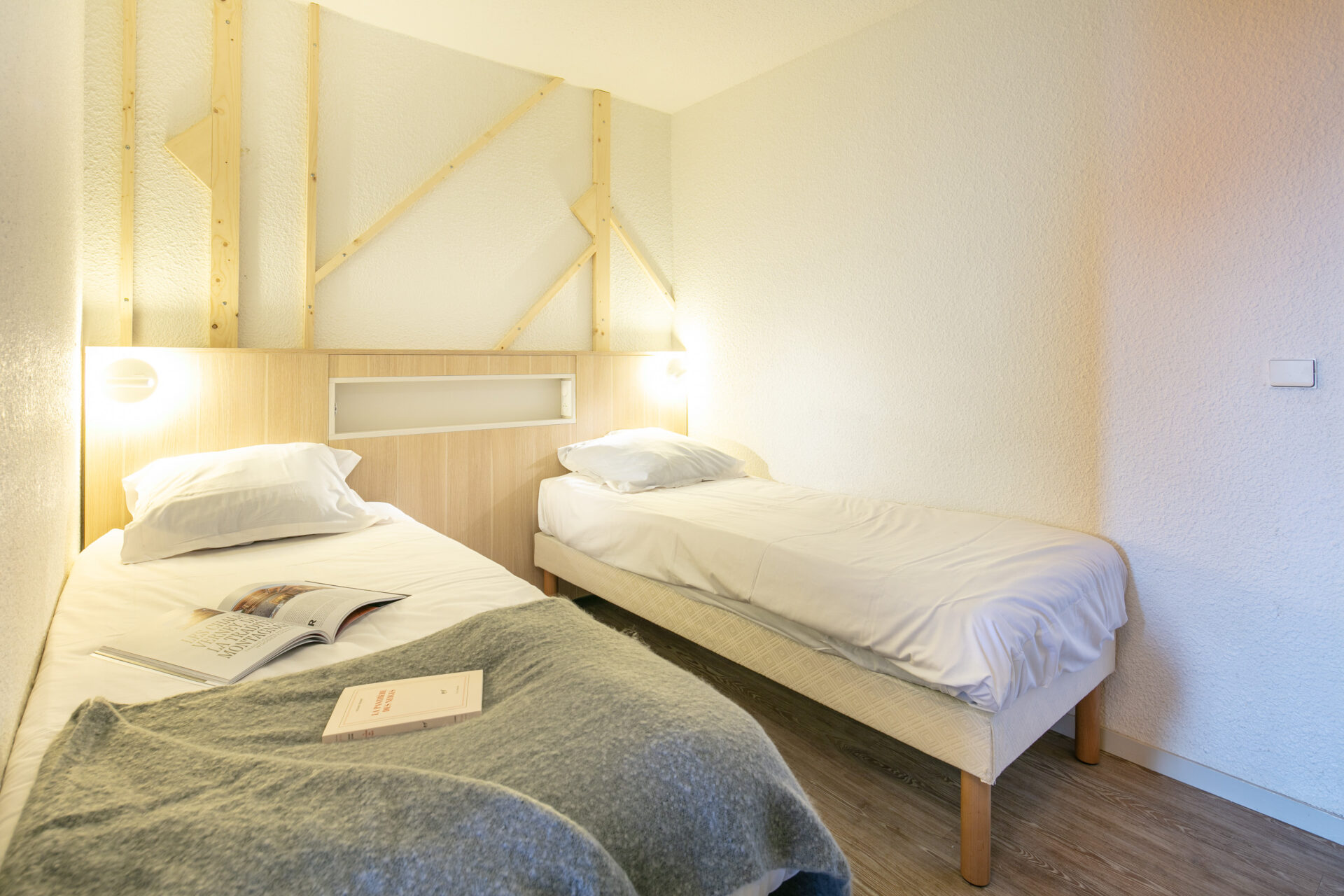 A twin bedroom at Les Bergers - Alpe d'Huez