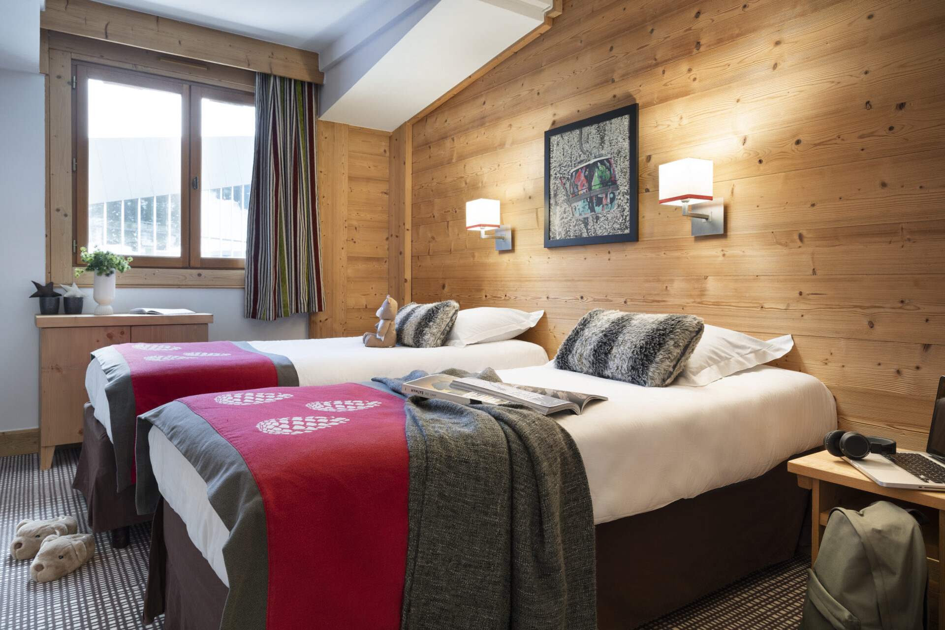 An image of one of the twin bedrooms at Les Chalets du Forum