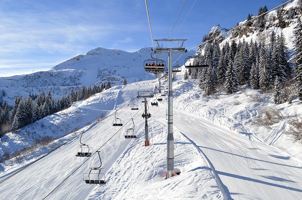An image of the chair lifts in Samoens