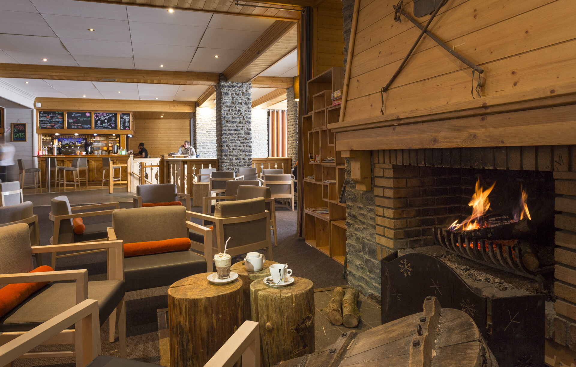 An image of the lounge with fireplace at Hotel Club MMV Altitude