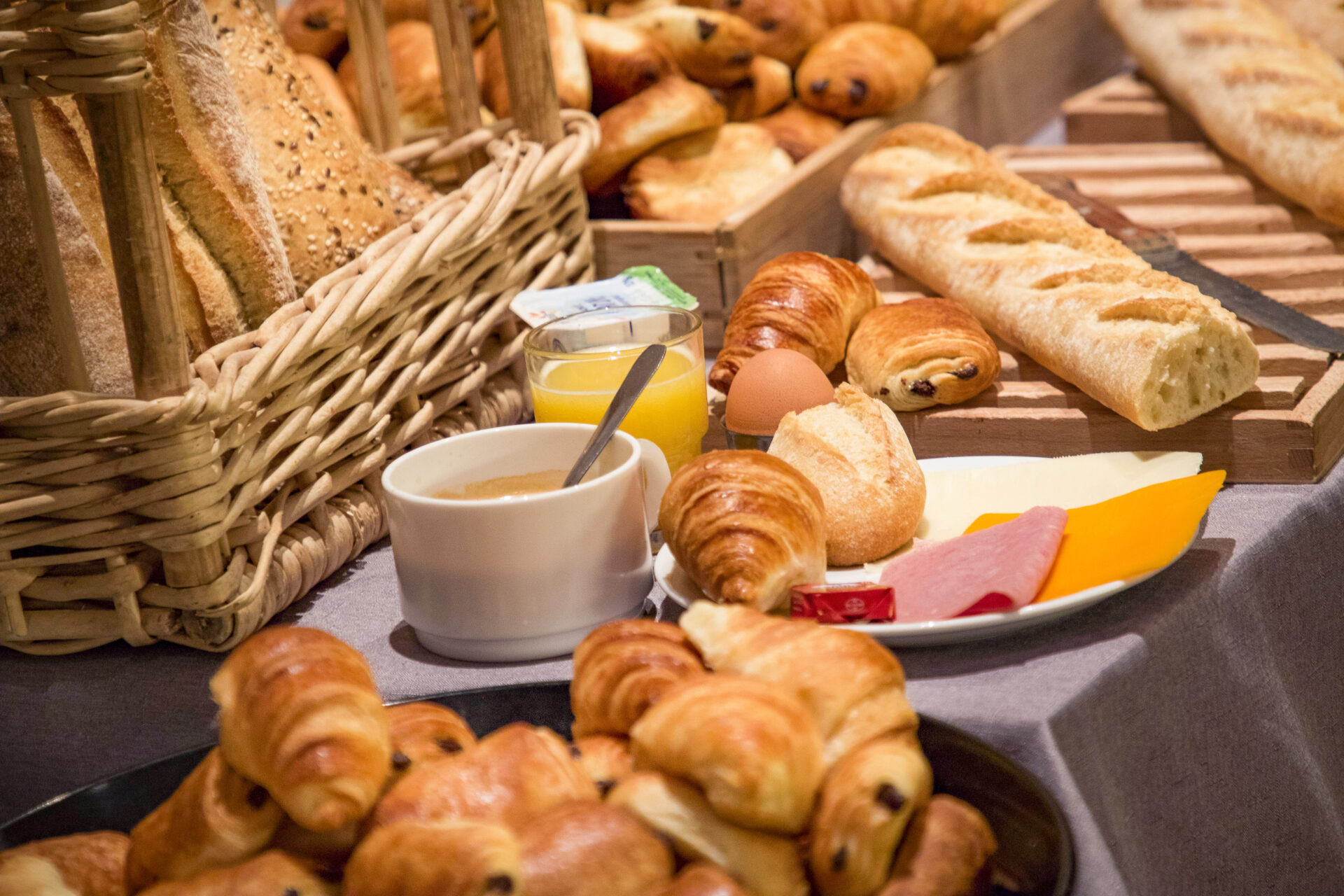 An image of the breakfast buffet at Hotel Club MMV Le Flaine