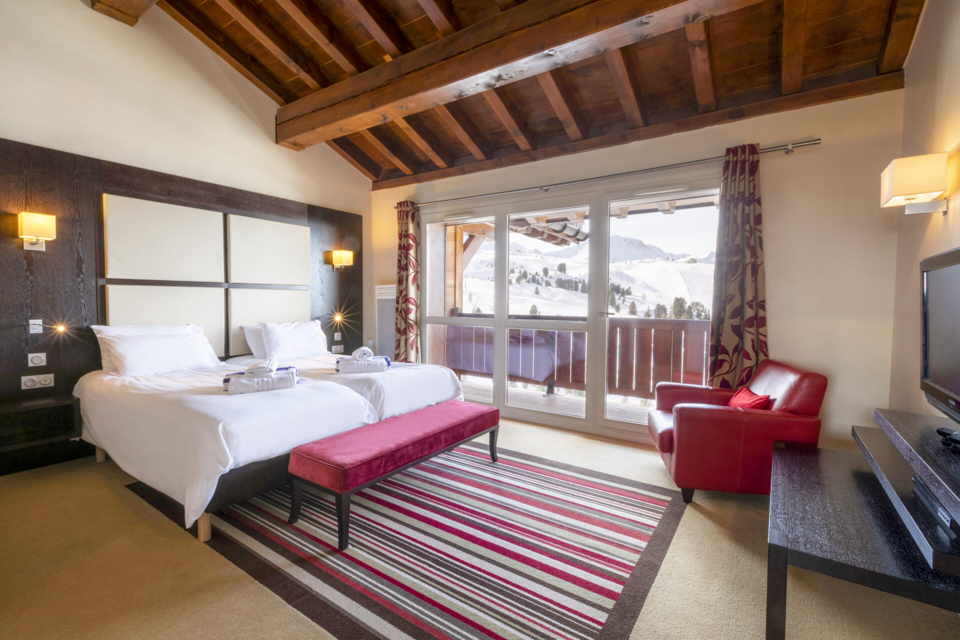 An image of one of the double bedrooms at Hotel Club MMV Les 2 Domaines