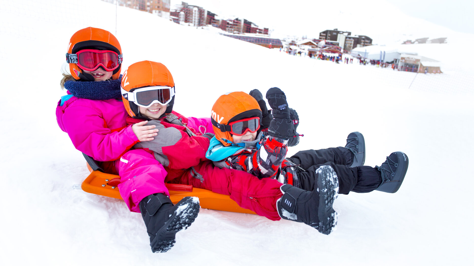 An image of kids sledding in Alpe d'Huez