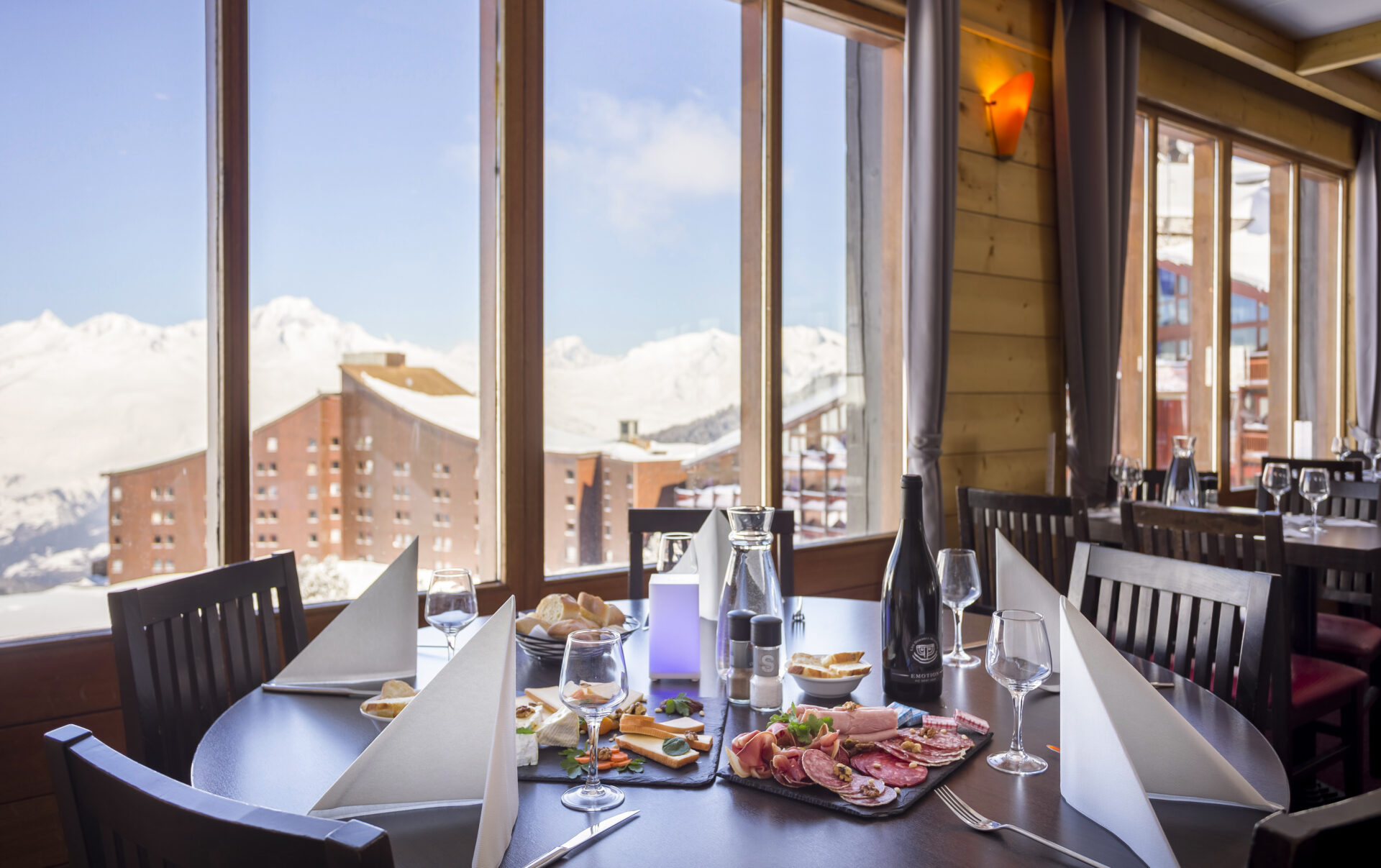 An image of a table at the restaurant overlooking the slopes