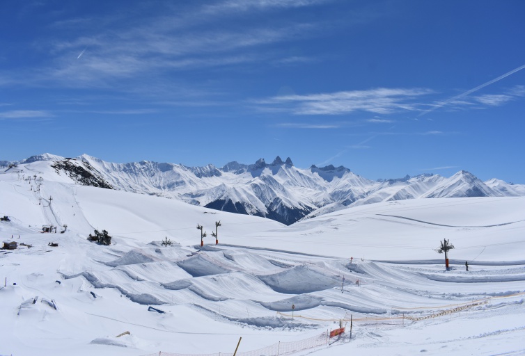 An image of the mountains in Le Corbier