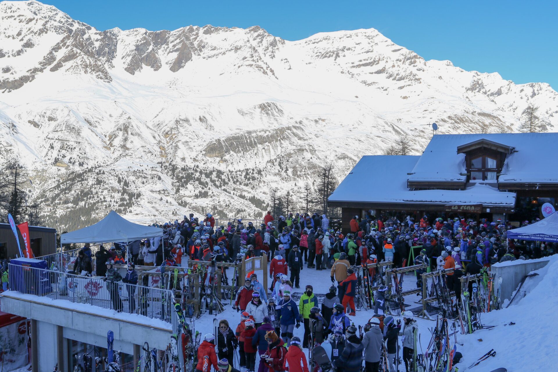 An image of the apres ski in Val Cenis